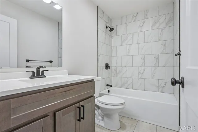 $369,900 | 513 Hamilton Drive, De Soto, MO 63020