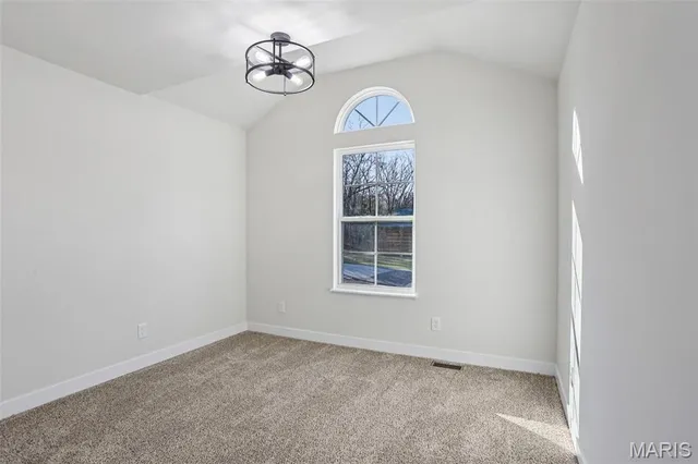 $369,900 | 513 Hamilton Drive, De Soto, MO 63020