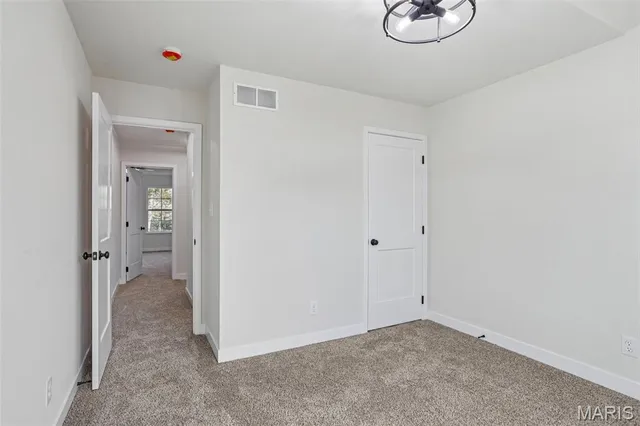 $369,900 | 513 Hamilton Drive, De Soto, MO 63020