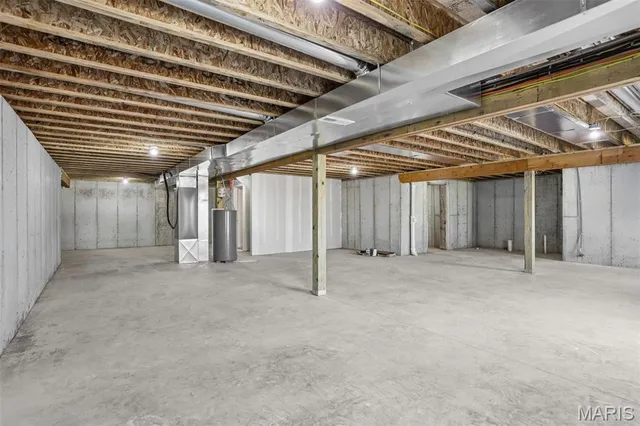 $369,900 | 513 Hamilton Drive, De Soto, MO 63020