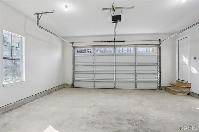 $369,900 | 513 Hamilton Drive, De Soto, MO 63020