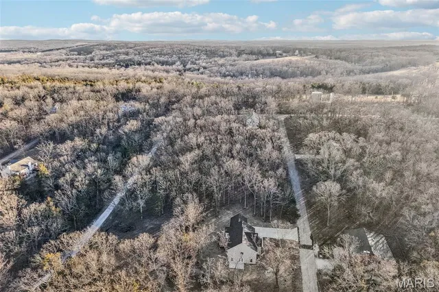 $369,900 | 513 Hamilton Drive, De Soto, MO 63020