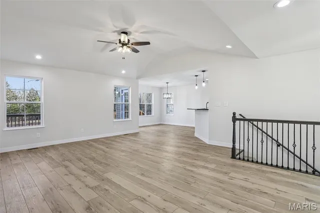 $369,900 | 513 Hamilton Drive, De Soto, MO 63020