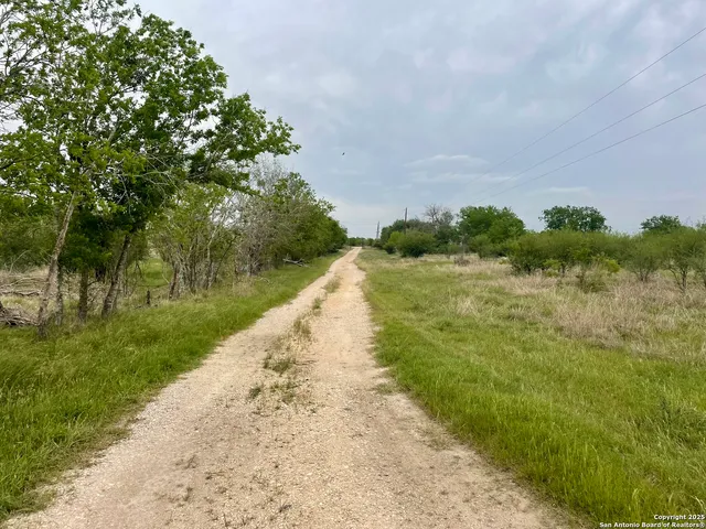 $725,000 | 2230 Weil Road, Marion, TX 78124