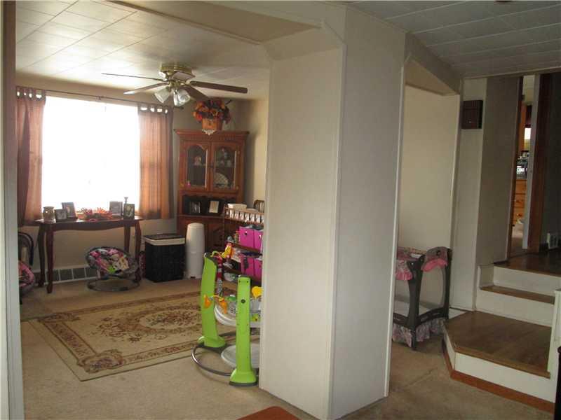 400 Ridge City Of But Pa Butler, PA 16001 - Photo 7 of 14 Living Room.
