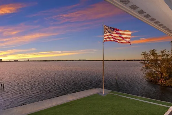 $4,250,000 | 208 22nd St Court Northeast, Bradenton, FL 34208