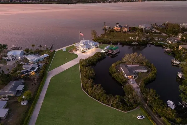 $4,250,000 | 208 22nd St Court Northeast, Bradenton, FL 34208