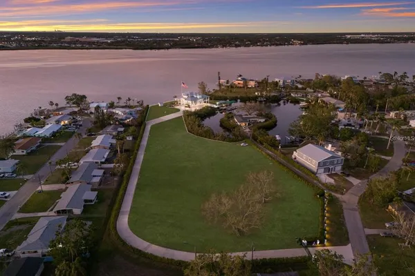 $4,250,000 | 208 22nd St Court Northeast, Bradenton, FL 34208