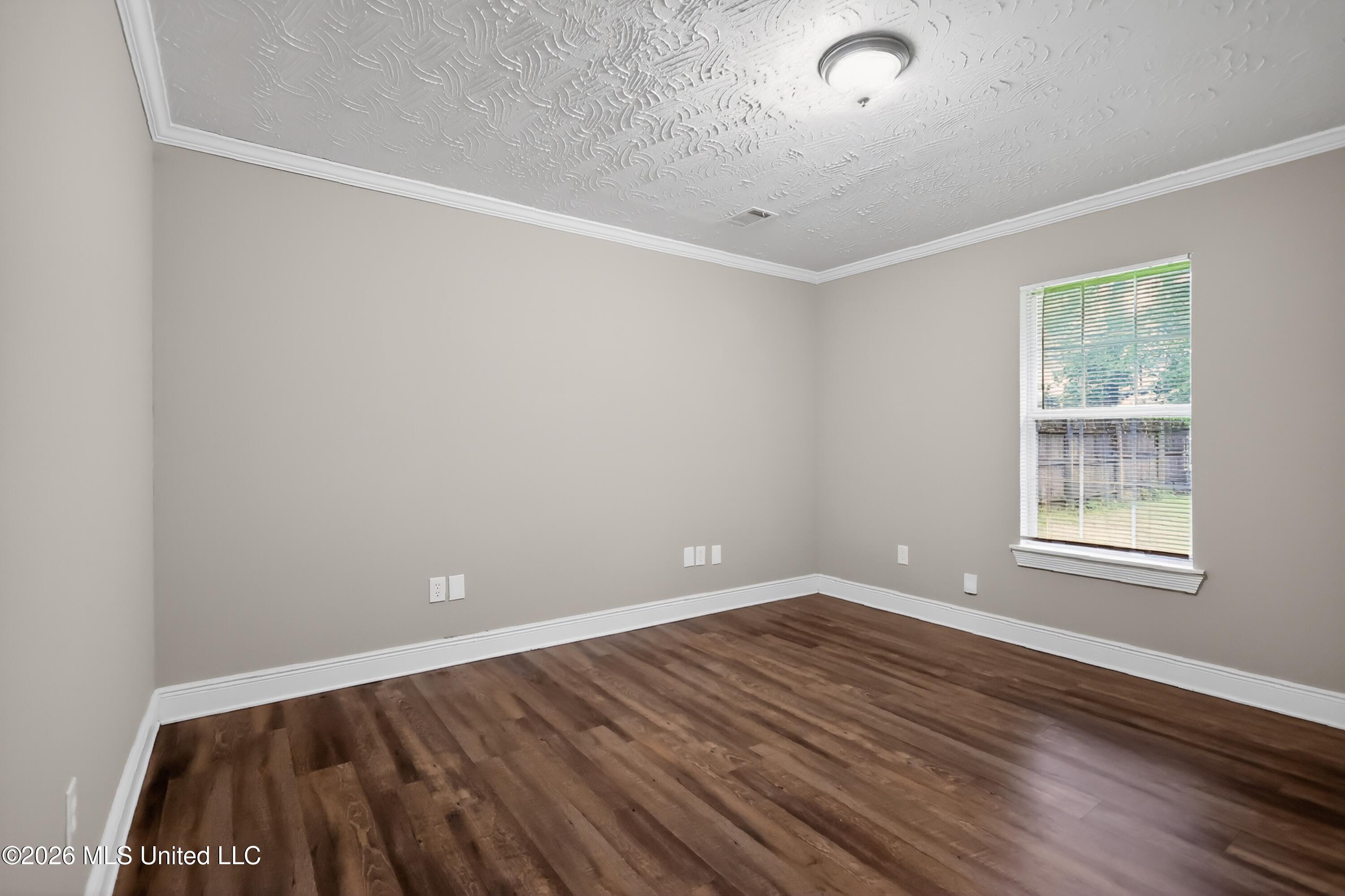 4003 West Lake Road Jackson, MS 39212 - Photo 17 of 38 17_4003_W_Lake_Rd-Living_room-5515