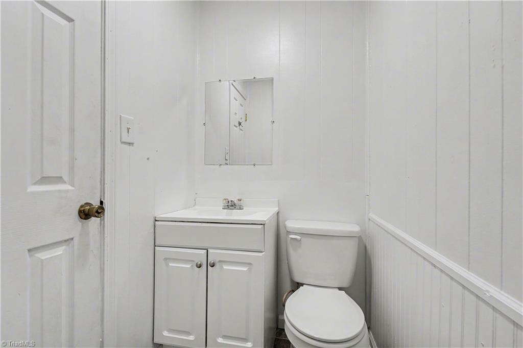 504 Ellwood Drive High Point, NC 27260 - Photo 17 of 27