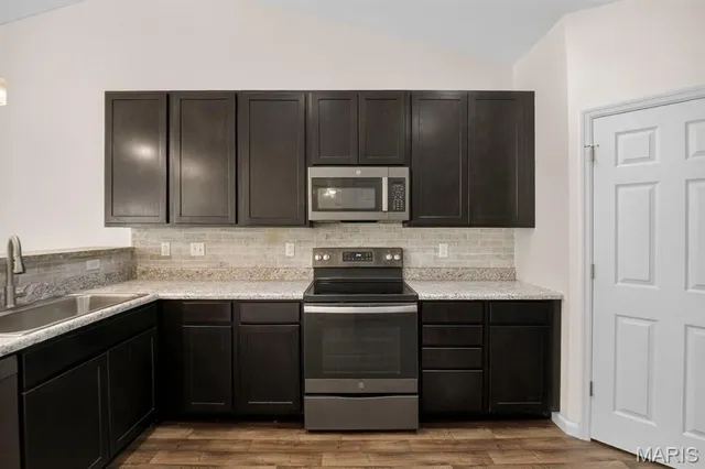 $349,900 | 506 Horseshoe Bend Drive, Wentzville, MO 63385