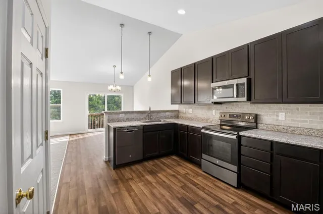 $349,900 | 506 Horseshoe Bend Drive, Wentzville, MO 63385