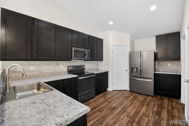 $349,900 | 506 Horseshoe Bend Drive, Wentzville, MO 63385