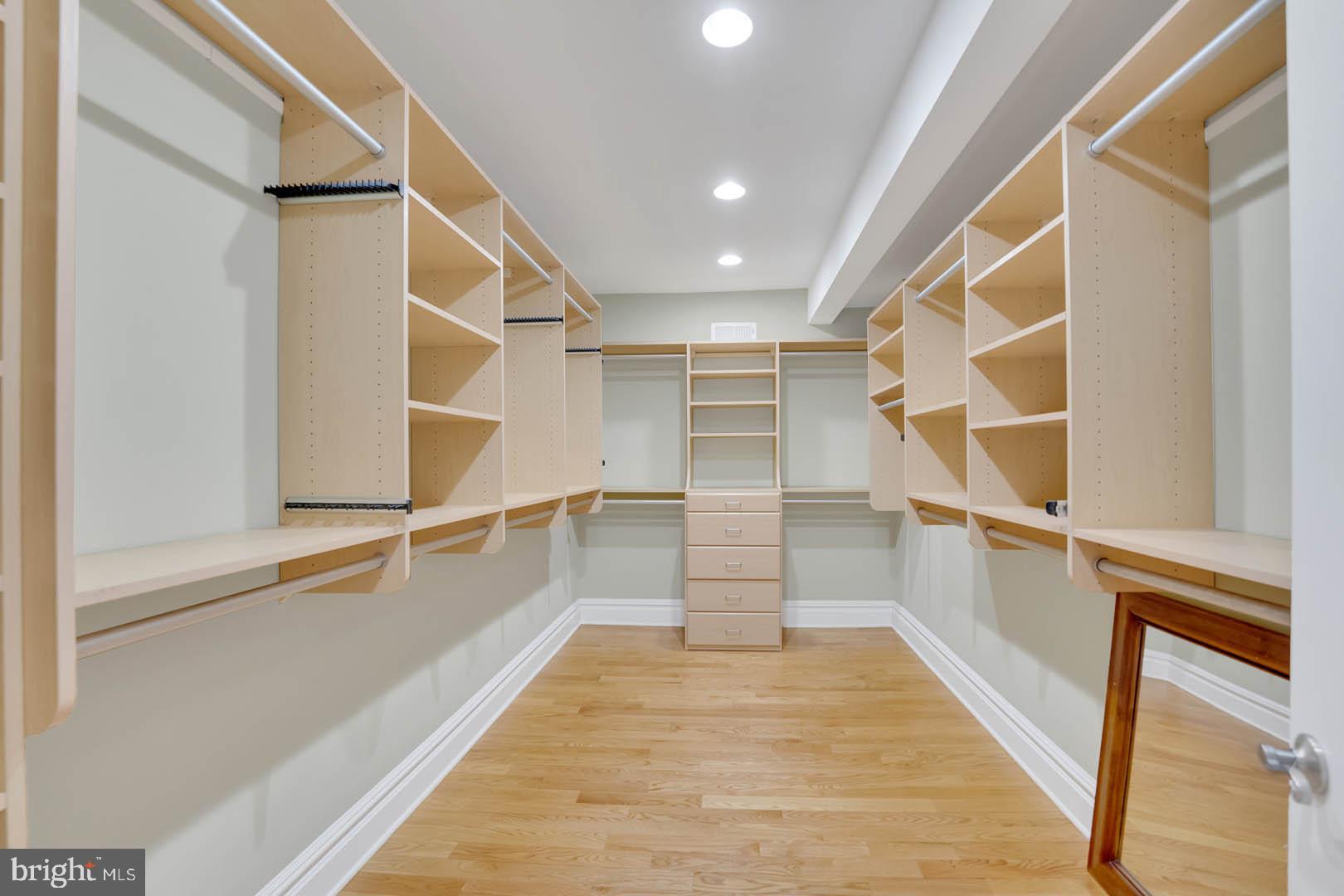 42 Brookfield Way Princeton Junction, NJ 08550 - Photo 28 of 48 Walk-in closet