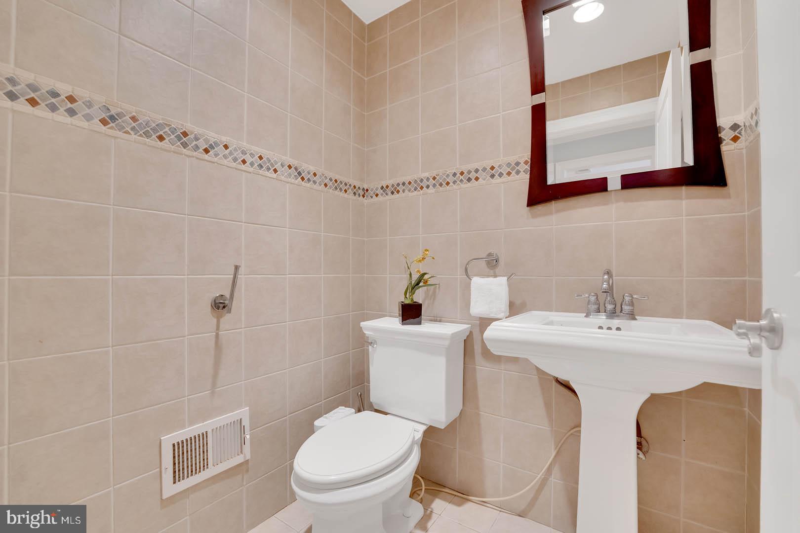 42 Brookfield Way Princeton Junction, NJ 08550 - Photo 29 of 48 Powder room