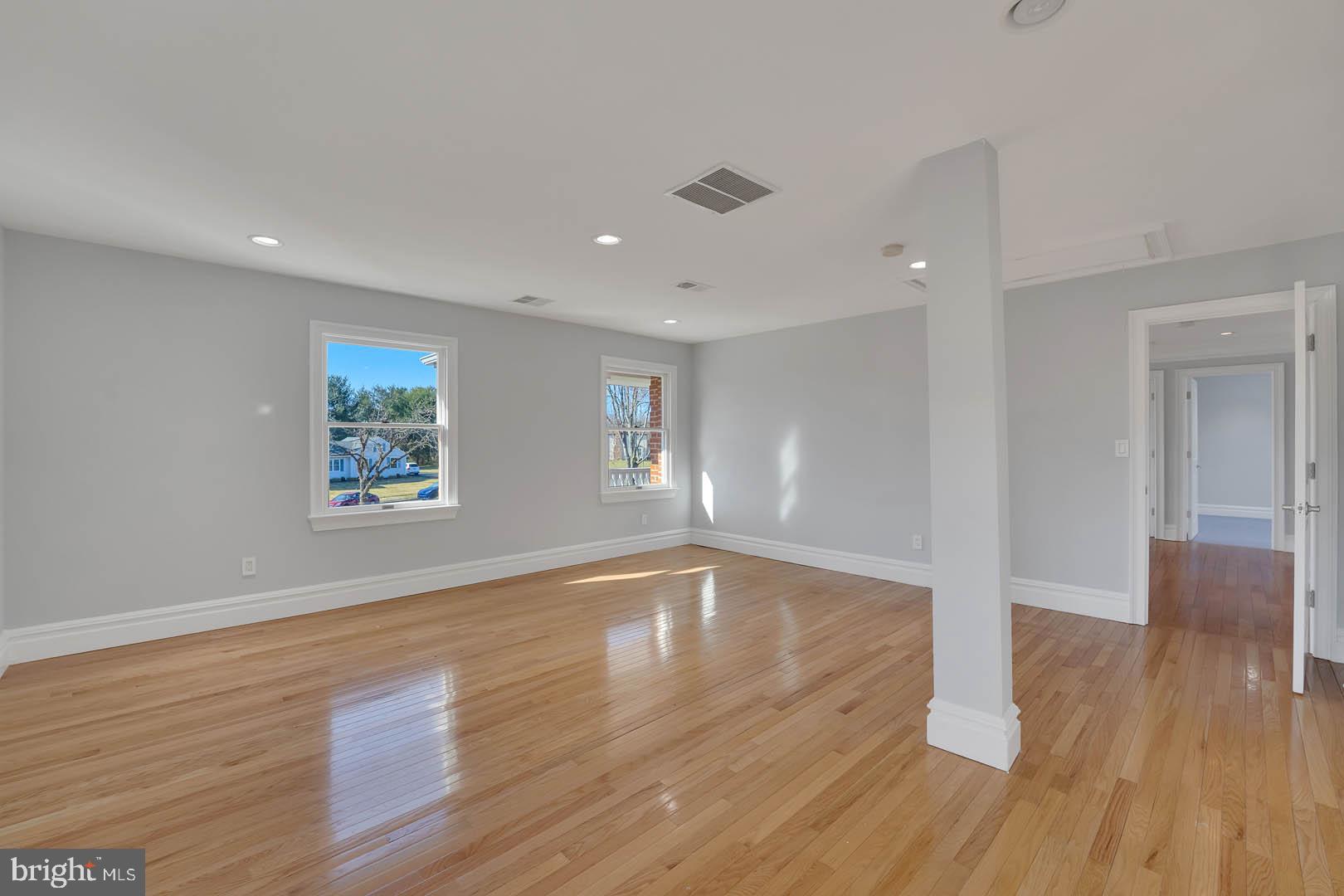 42 Brookfield Way Princeton Junction, NJ 08550 - Photo 32 of 48 2nd master bedroom suite--upstairs
