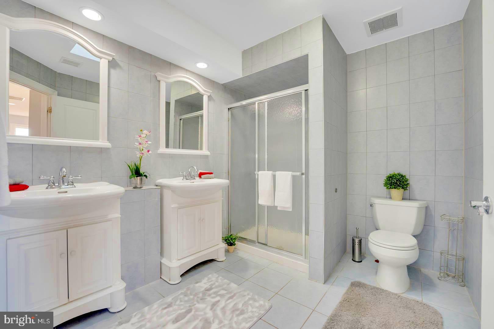 42 Brookfield Way Princeton Junction, NJ 08550 - Photo 33 of 48 2nd master bathroom--upstairs