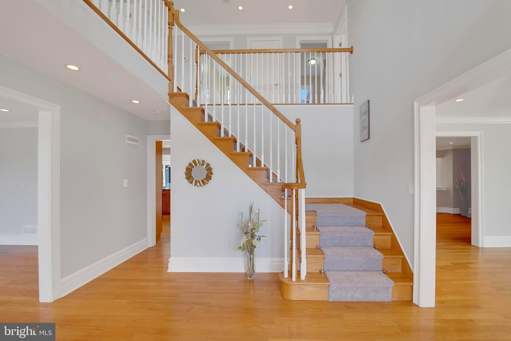 42 Brookfield Way Princeton Junction, NJ 08550 - Photo 6 of 48 Foyer with offer at the left