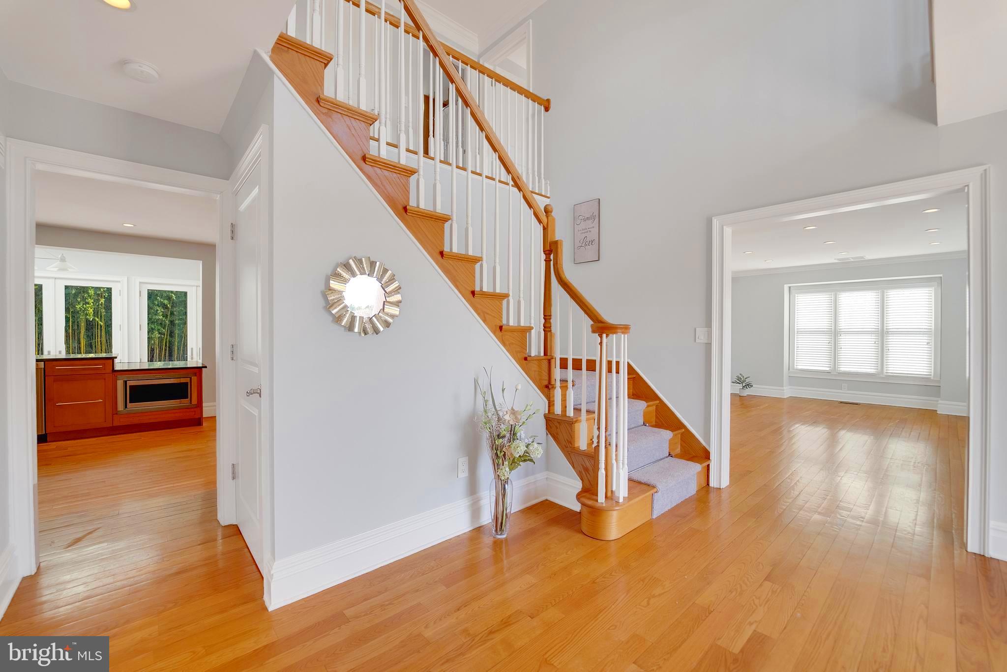 42 Brookfield Way Princeton Junction, NJ 08550 - Photo 9 of 48 Foryer with living room at right side