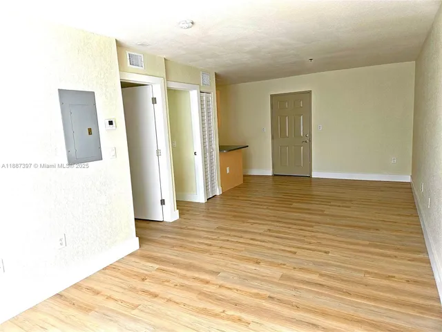 $2,200 | 437 Southwest 7th Street, Unit 201, Miami, FL 33130