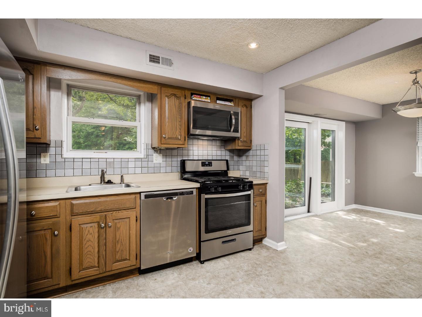 19 Fox Chase Road Evesham, NJ 08053 - Photo 8 of 22 Gallery Image 8