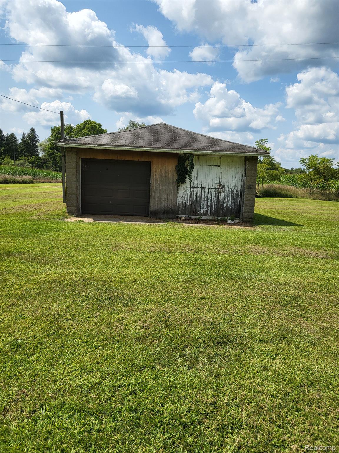 4865 North Eager Road Howell, MI 48855 - Photo 49 of 66 garage