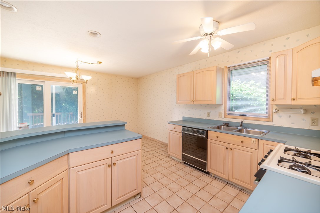 9114 Inverrary Warren, OH 44484 - Photo 10 of 49