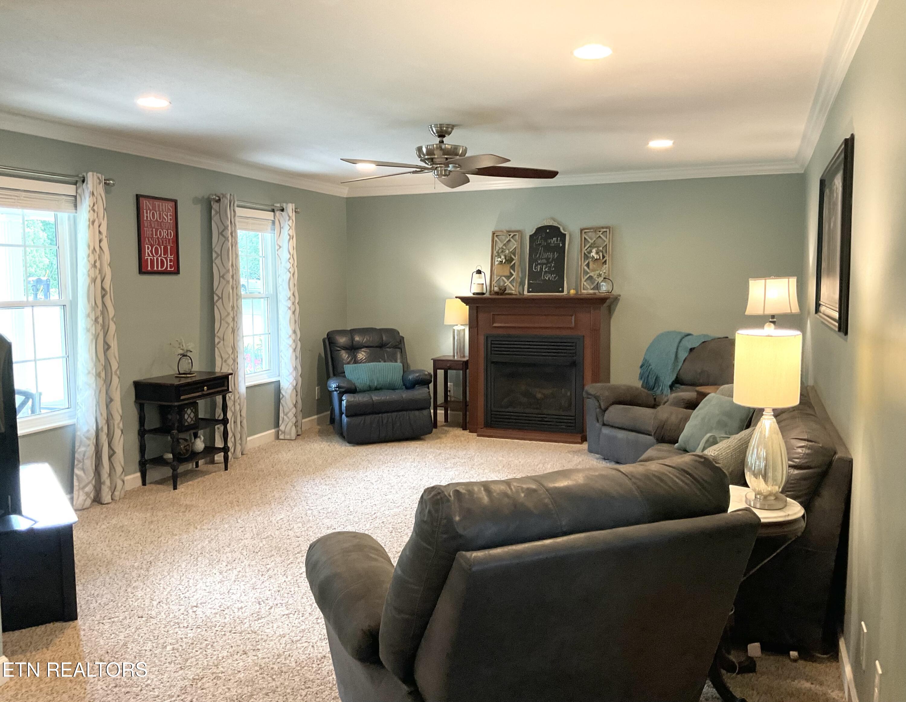 210 Lone Ridge Lane Clinton, TN 37716 - Photo 8 of 47 Living Room