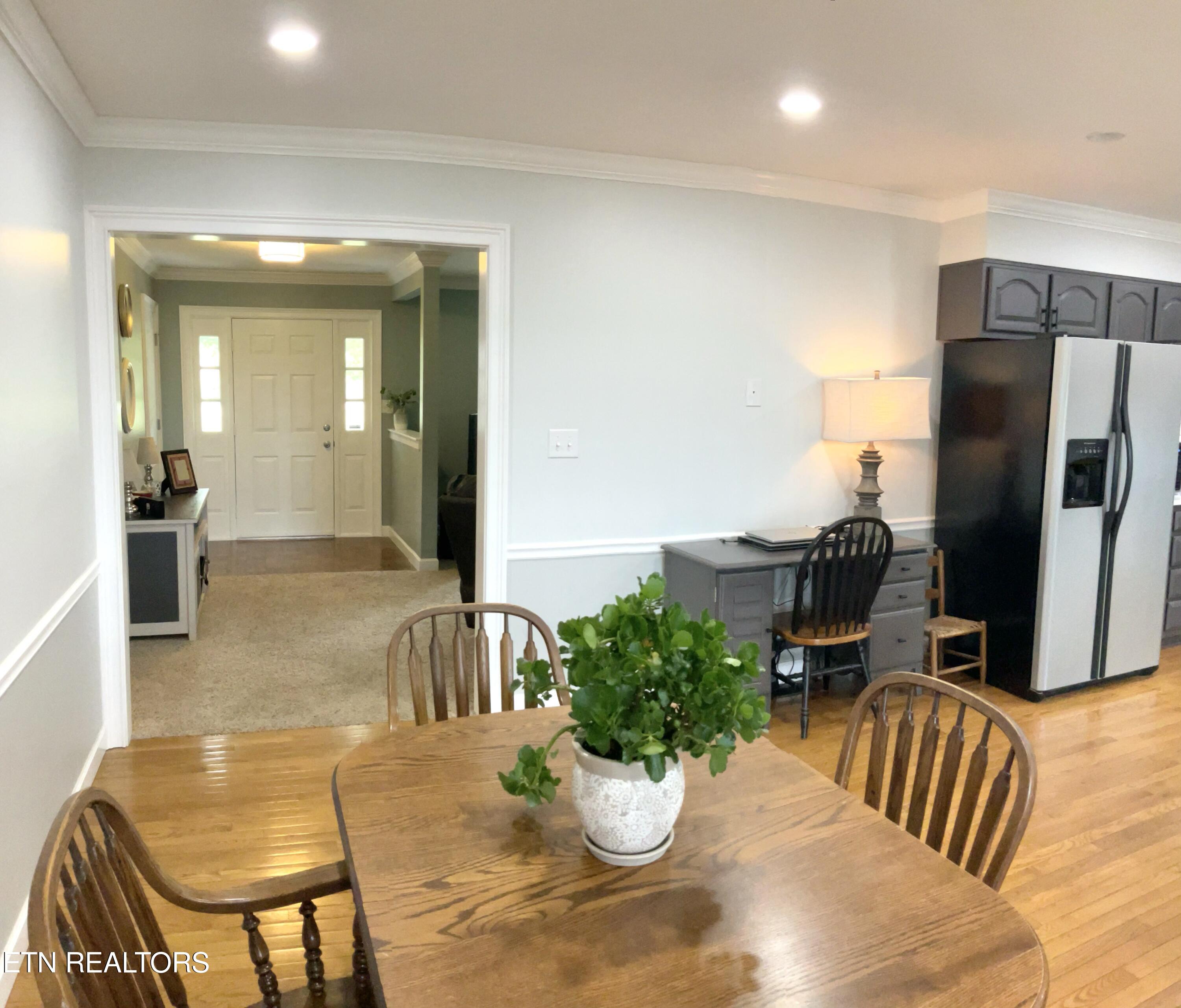 210 Lone Ridge Lane Clinton, TN 37716 - Photo 9 of 47 Entry to Dining