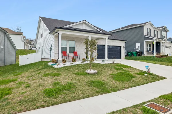 a view of a house with a backyard