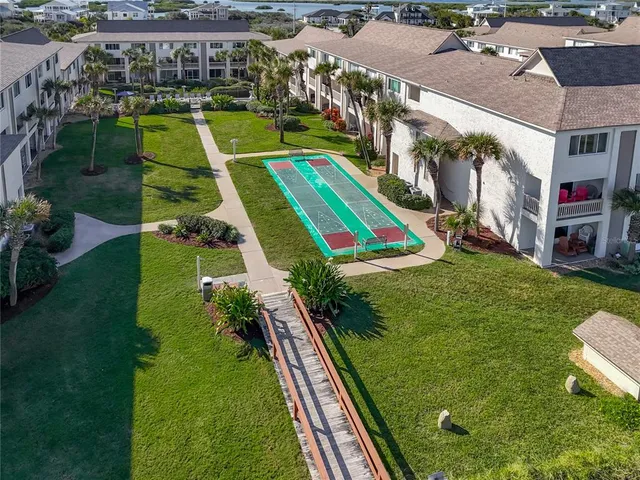 an aerial view of a tennis ground