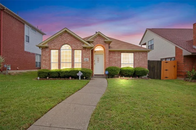 $279,999 | 108 Hunter Drive, Cedar Hill, TX 75104