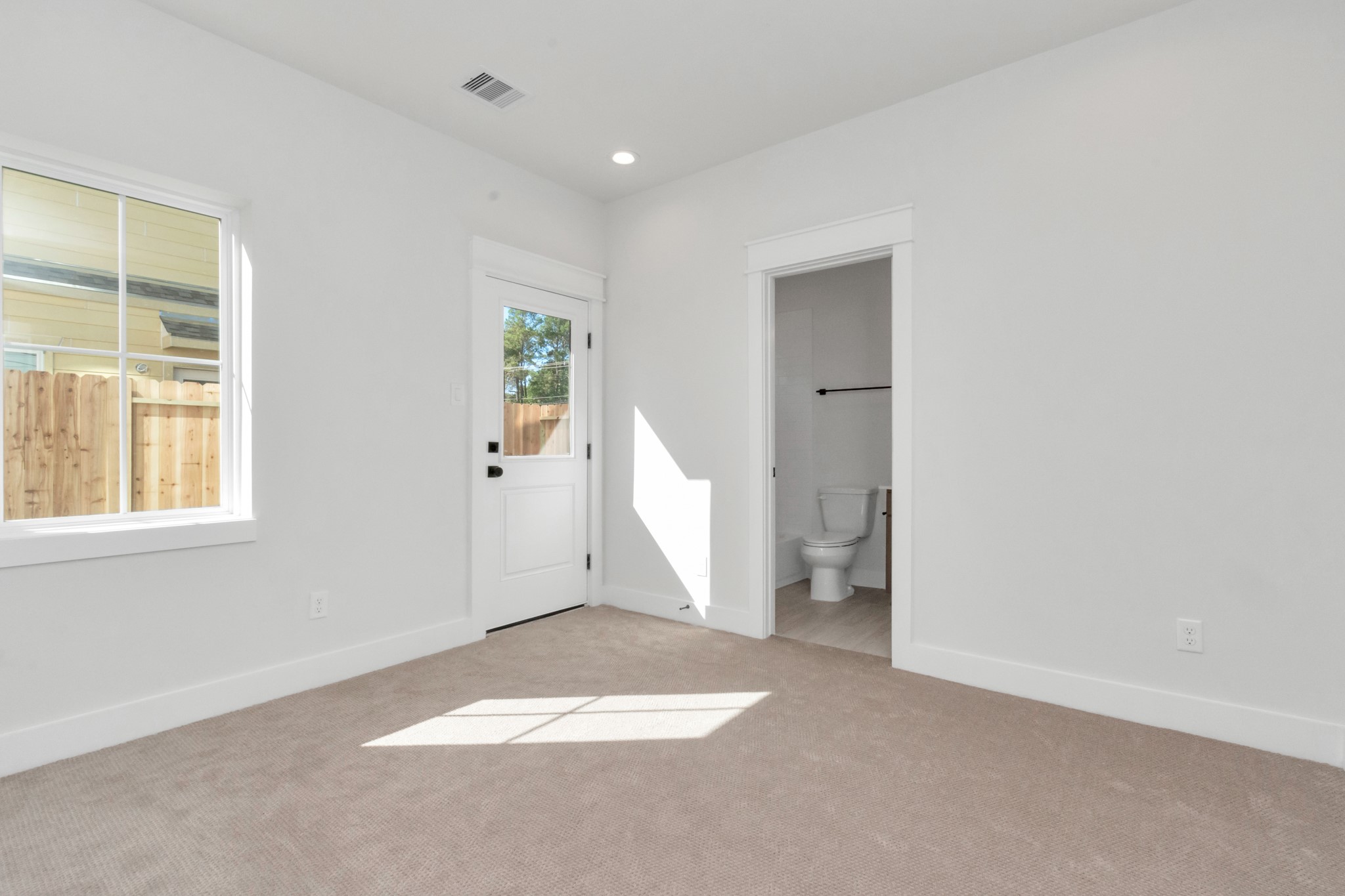 5418 Wheatley Street, Unit B Houston, TX 77091 - Photo 3 of 23