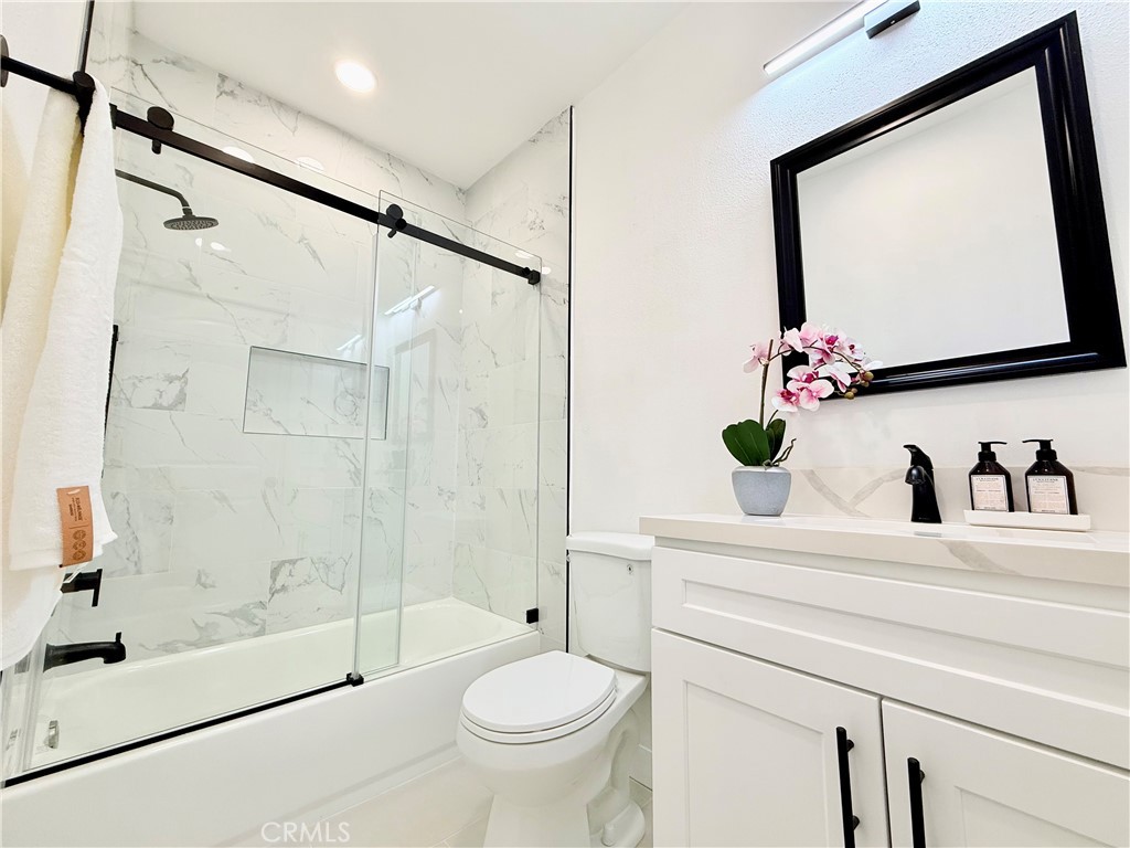 423 East Adams Street Santa Ana, CA 92707 - Photo 17 of 27 Bathroom 1
