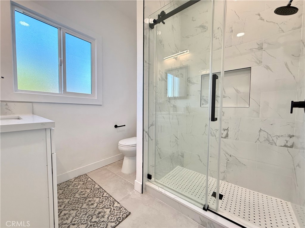 423 East Adams Street Santa Ana, CA 92707 - Photo 21 of 27 Bathroom 2