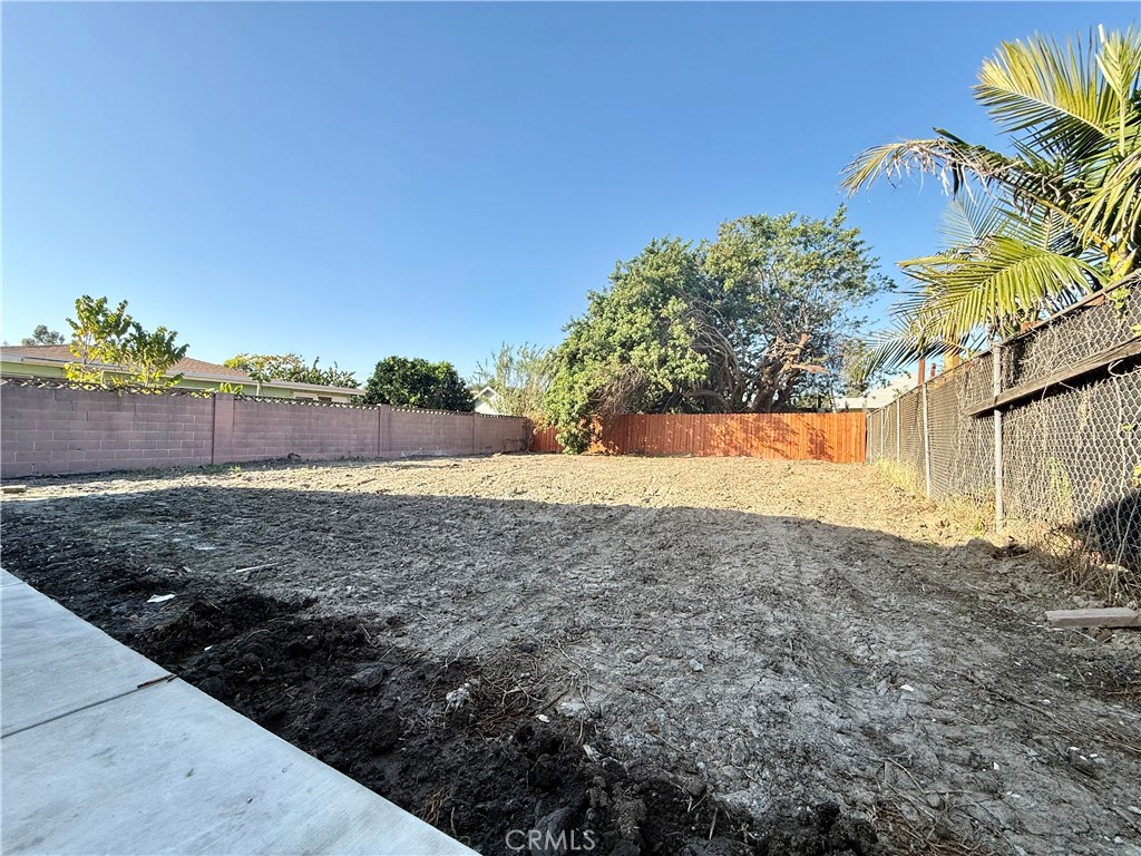 423 East Adams Street Santa Ana, CA 92707 - Photo 23 of 27 Back Yard