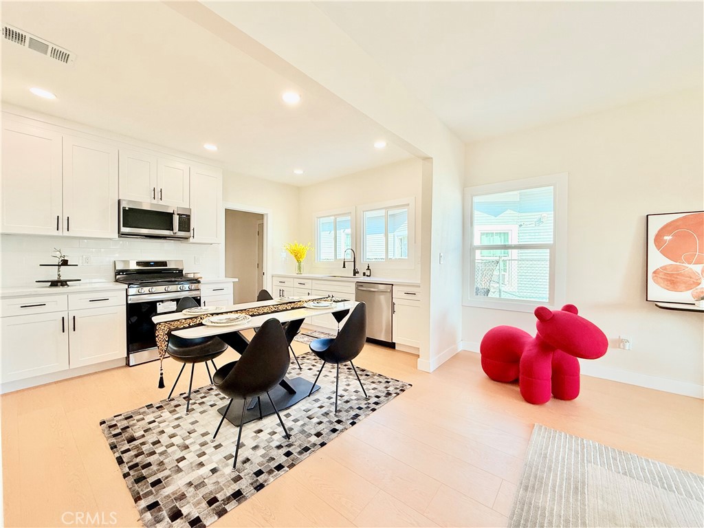 423 East Adams Street Santa Ana, CA 92707 - Photo 9 of 27 Living Room