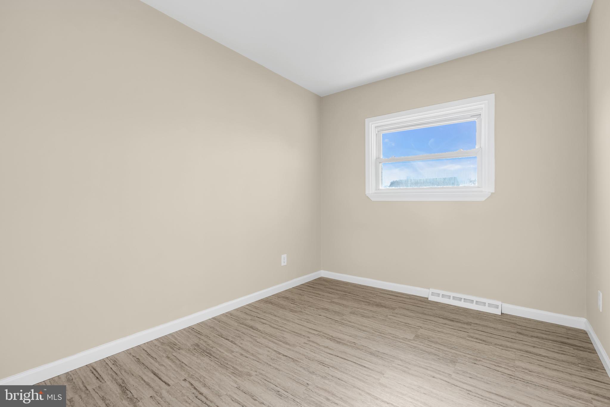 86 Scrapetown Road Pemberton, NJ 08068 - Photo 20 of 43 wooden floor in an empty room