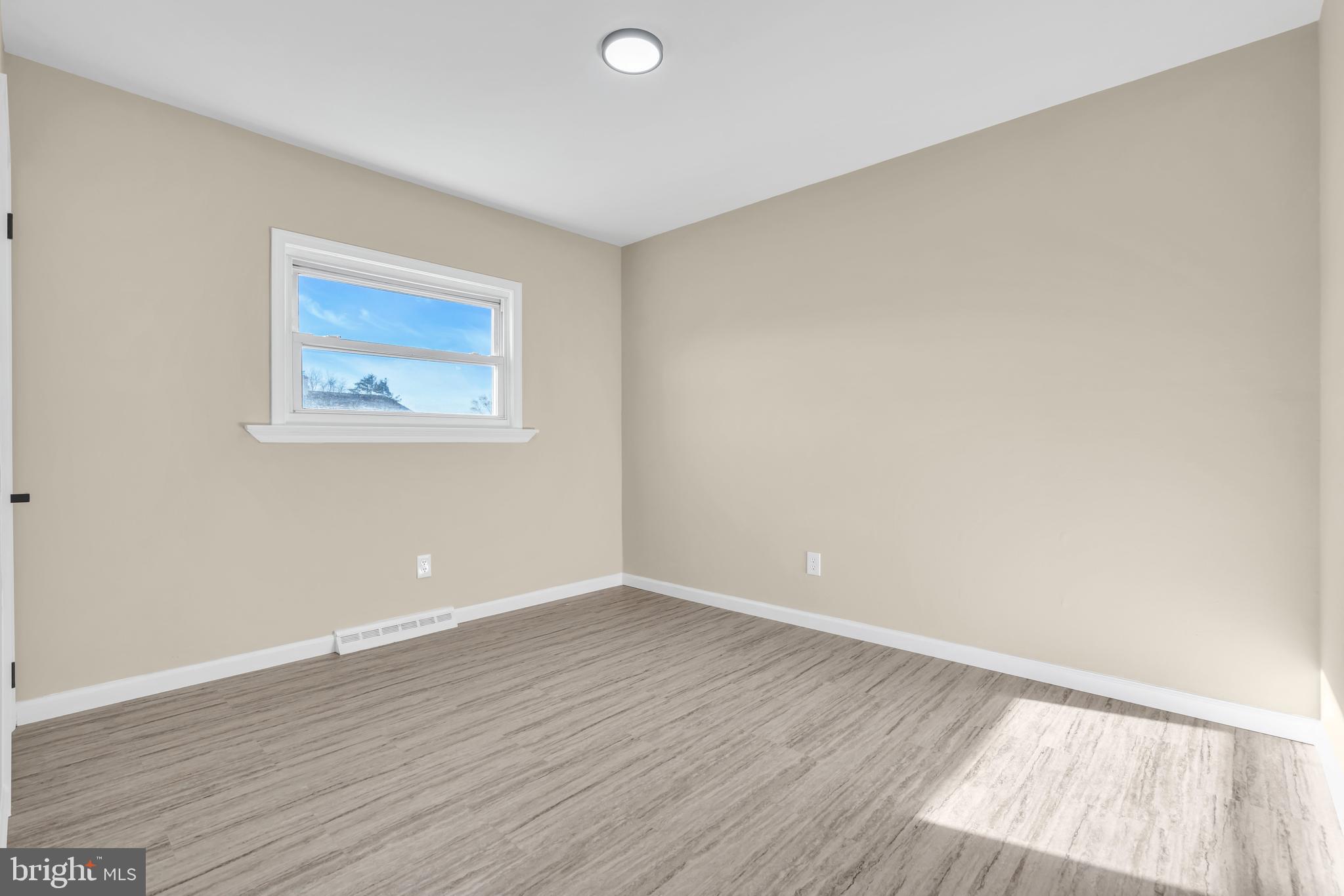 86 Scrapetown Road Pemberton, NJ 08068 - Photo 27 of 43 a view of an empty room with wooden floor and a window