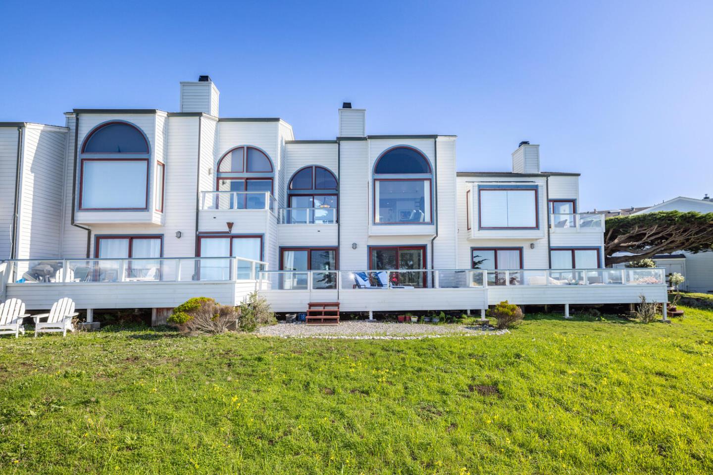 211 Roberts Road Pacifica, CA 94044 - Photo 4 of 42 a front view of a house with garden