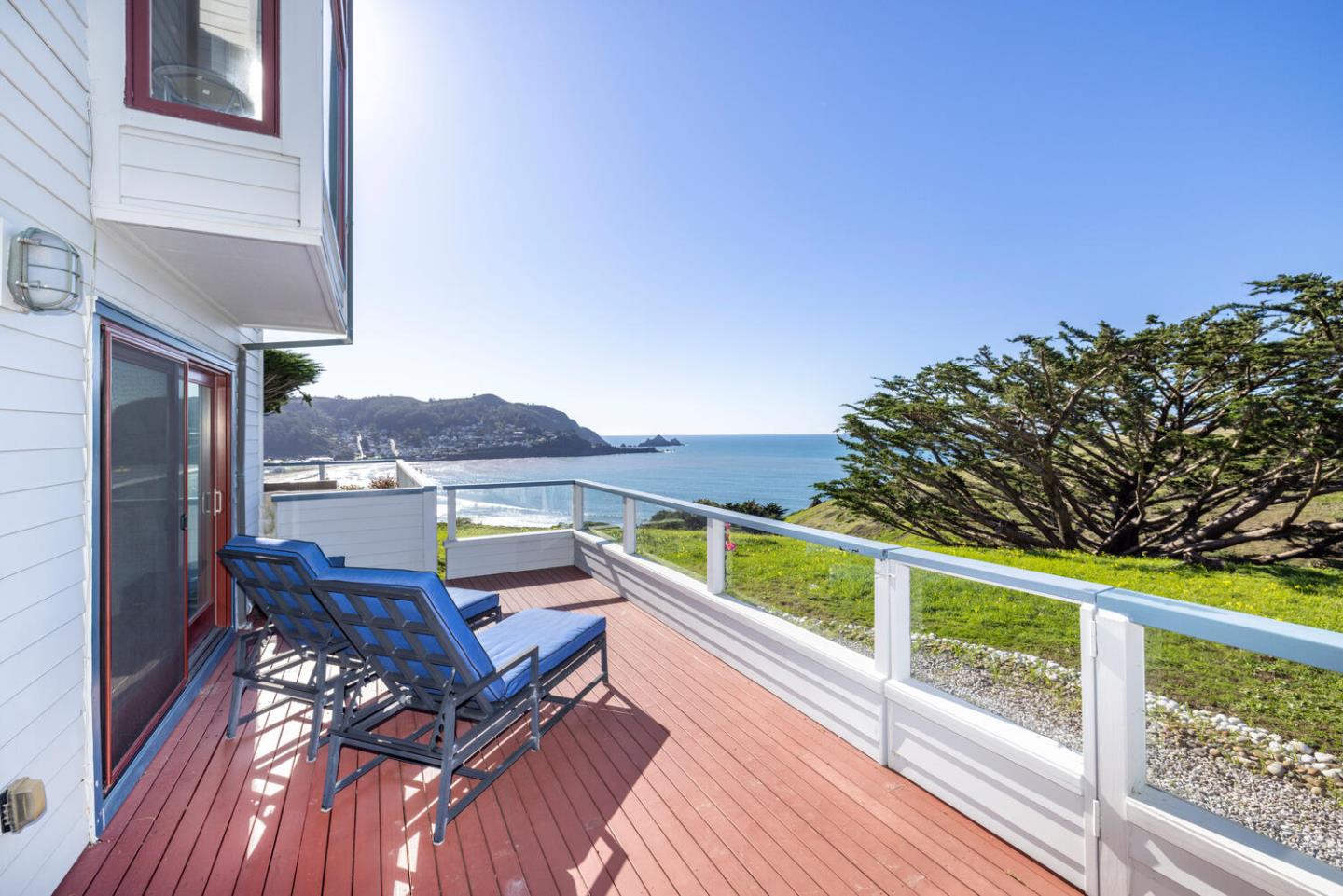 211 Roberts Road Pacifica, CA 94044 - Photo 7 of 42 a view of a balcony with chairs