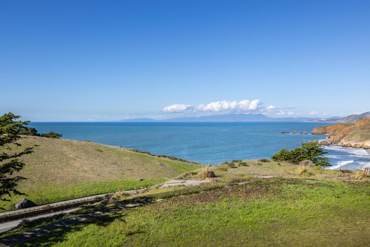 211 Roberts Road Pacifica, CA 94044 - Photo 8 of 42 a view of an ocean and beach