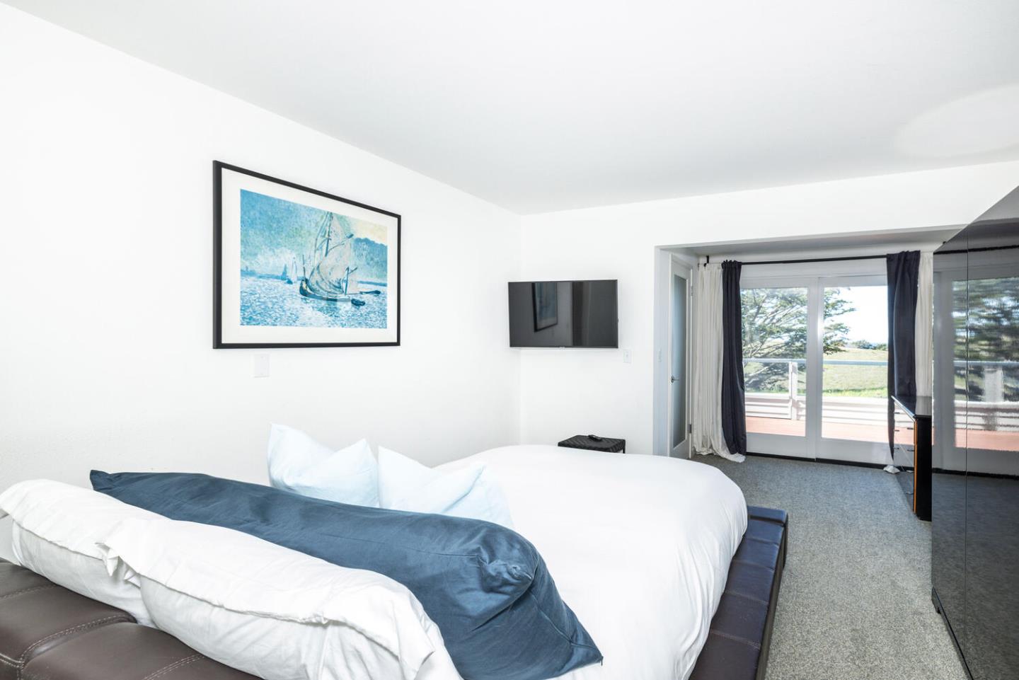 211 Roberts Road Pacifica, CA 94044 - Photo 9 of 42 a bedroom with a large bed and a large window