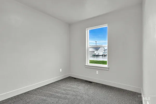 $329,999 | 323 North 12th Street, Parma, ID 83660