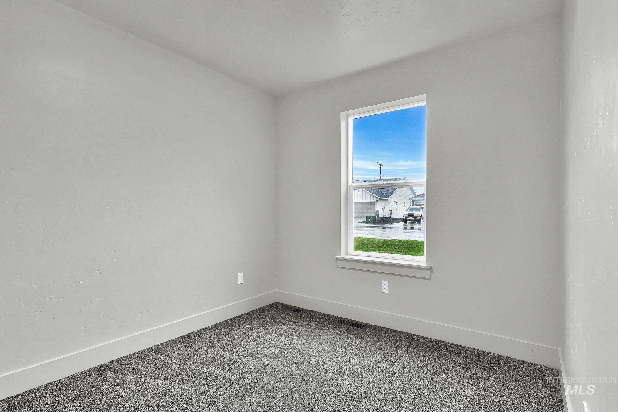 323 North 12th Street Parma, ID 83660 - Photo 19 of 28 Carpeted empty room with baseboards