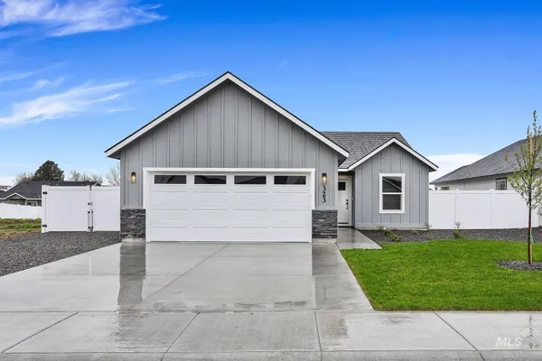 $329,999 | 323 North 12th Street, Parma, ID 83660