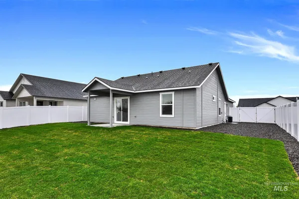 $329,999 | 323 North 12th Street, Parma, ID 83660