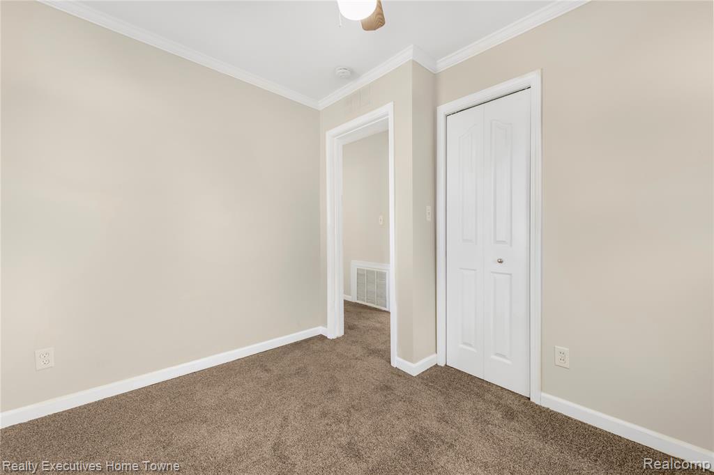 27336 Ridgewood Street Roseville, MI 48066 - Photo 11 of 24