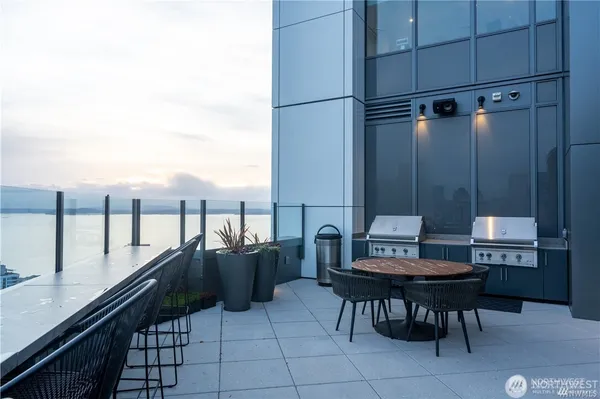 $2,975 | 2510 6th Avenue, Unit 1409, Seattle, WA 98121