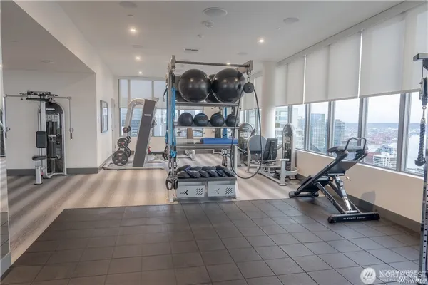 $2,975 | 2510 6th Avenue, Unit 1409, Seattle, WA 98121